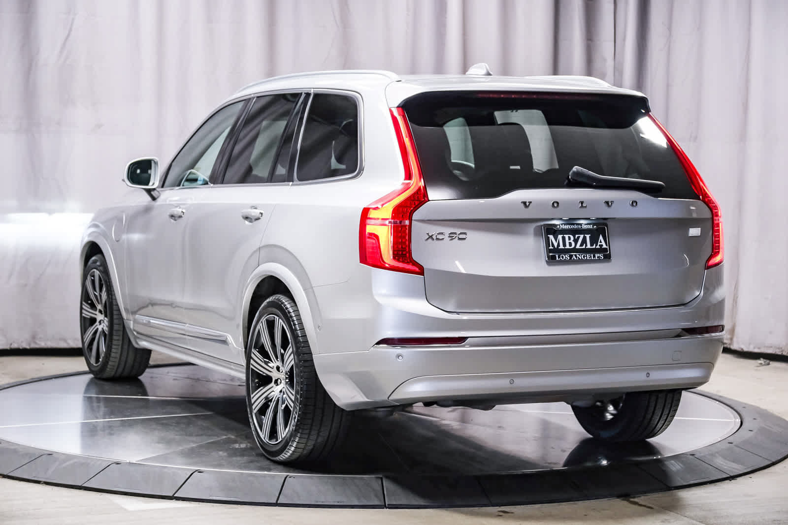 Used 2022 Volvo XC90 T8 Inscription w/ Advanced Package AWD/4WD image 2