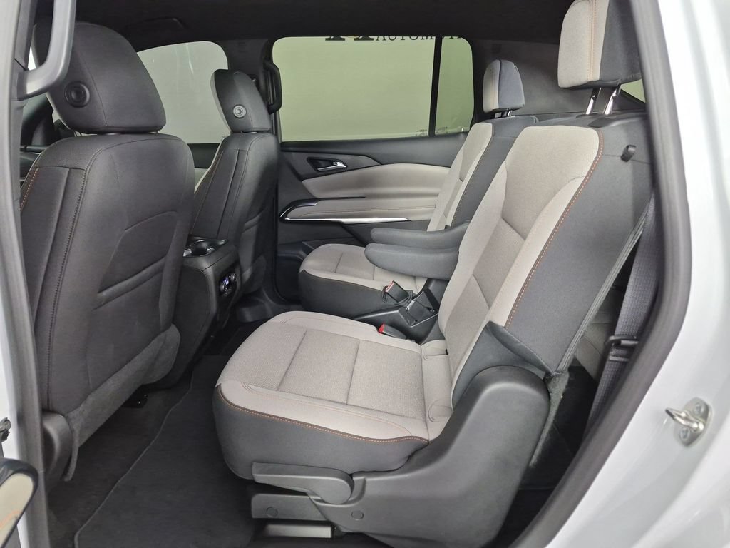 Used 2025 Chevrolet Traverse LT w/ Driver Confidence Package FWD image 32