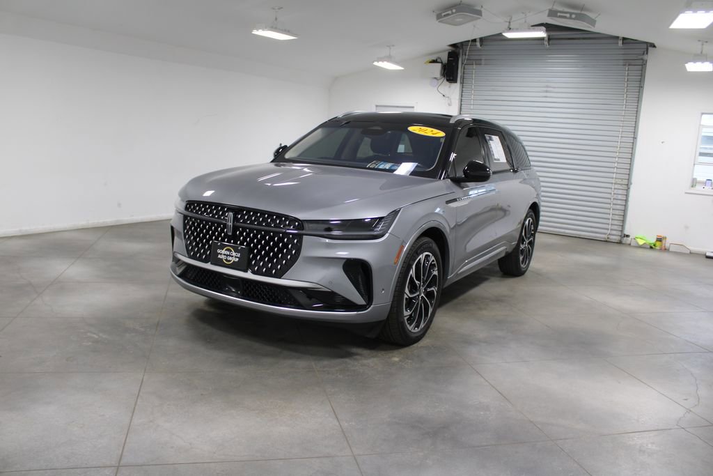 Used 2024 Lincoln Nautilus Reserve image 4