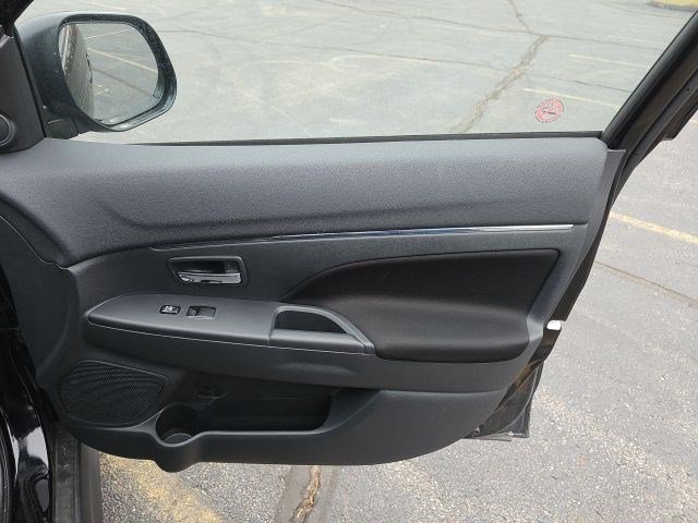 Used 2025 Mitsubishi Outlander Sport ES image 14