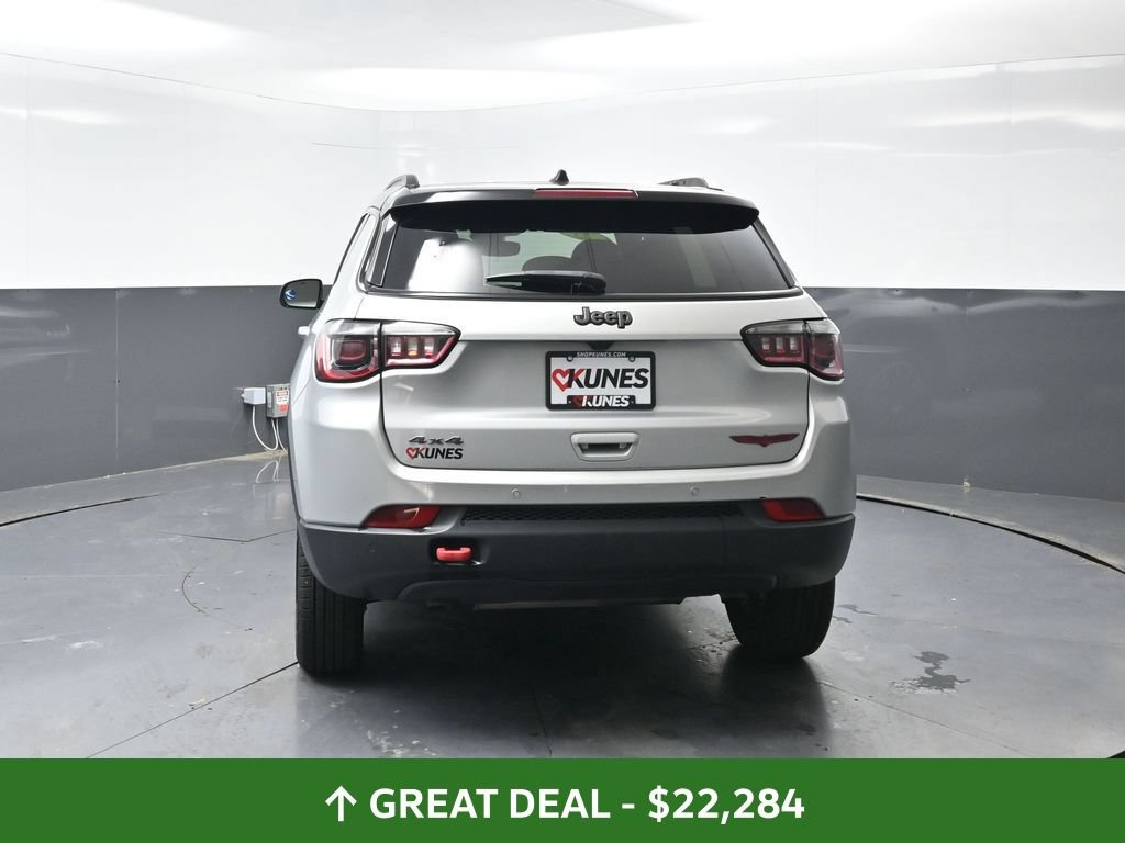 Used 2025 Jeep Compass Trailhawk AWD/4WD image 13