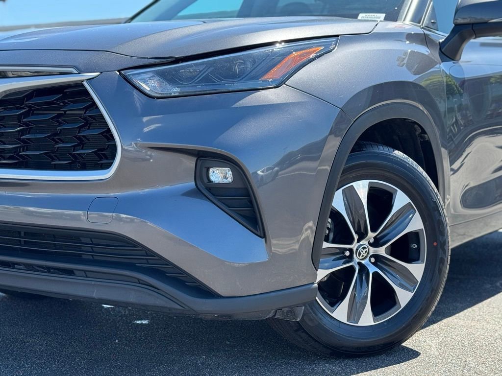 Used 2024 Toyota Highlander XLE FWD image 5