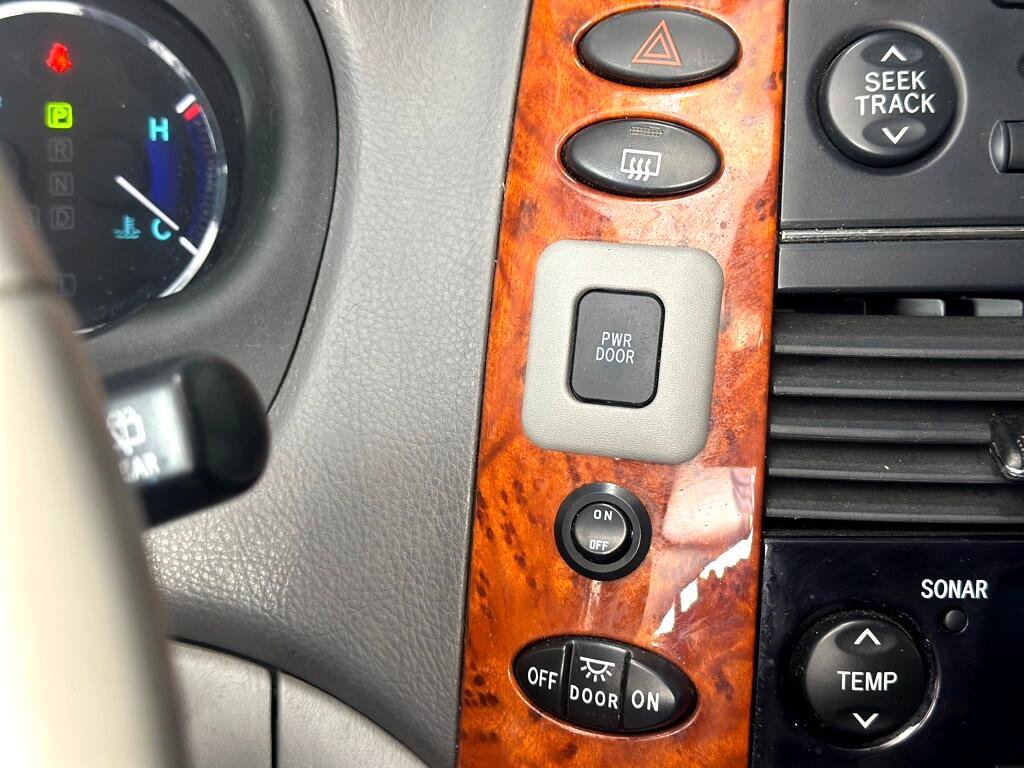 Used 2010 Toyota Sienna XLE image 23