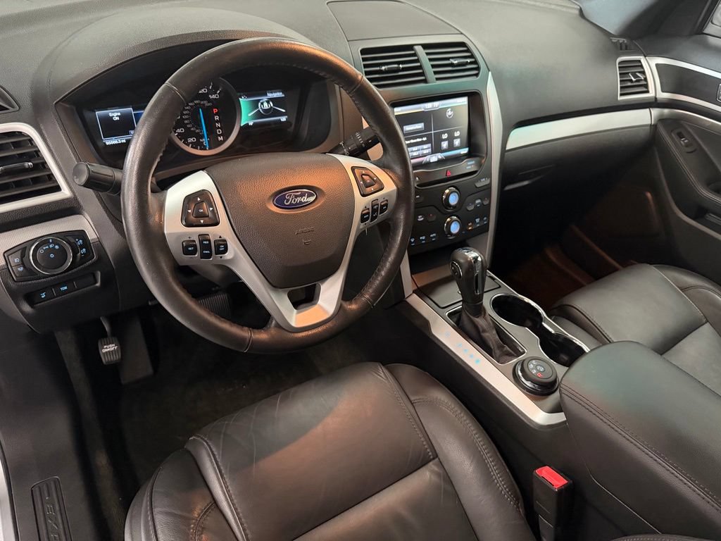 Used 2015 Ford Explorer XLT w/ Equipment Group 202B AWD/4WD image 11