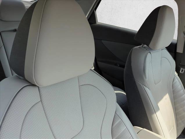 Certified 2021 Hyundai Elantra Limited image 24