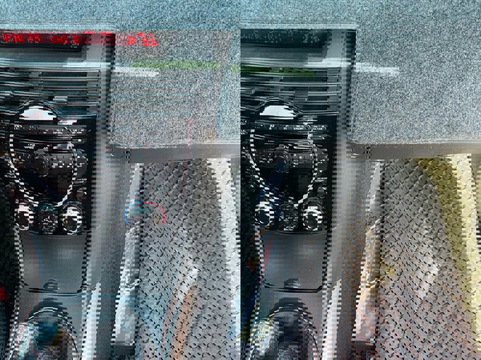 Used 2004 MAZDA RX-8 w/ MT Grand Touring Pkg image 15