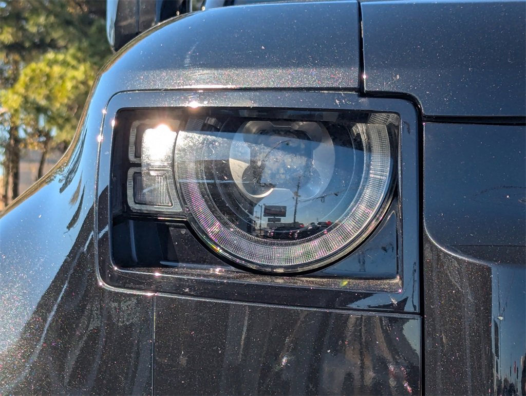 Used 2023 Land Rover Defender 130 X image 30