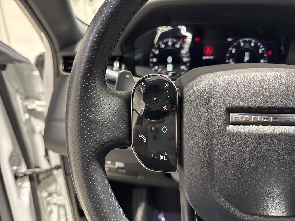 Used 2020 Land Rover Range Rover Evoque R-Dynamic SE image 24