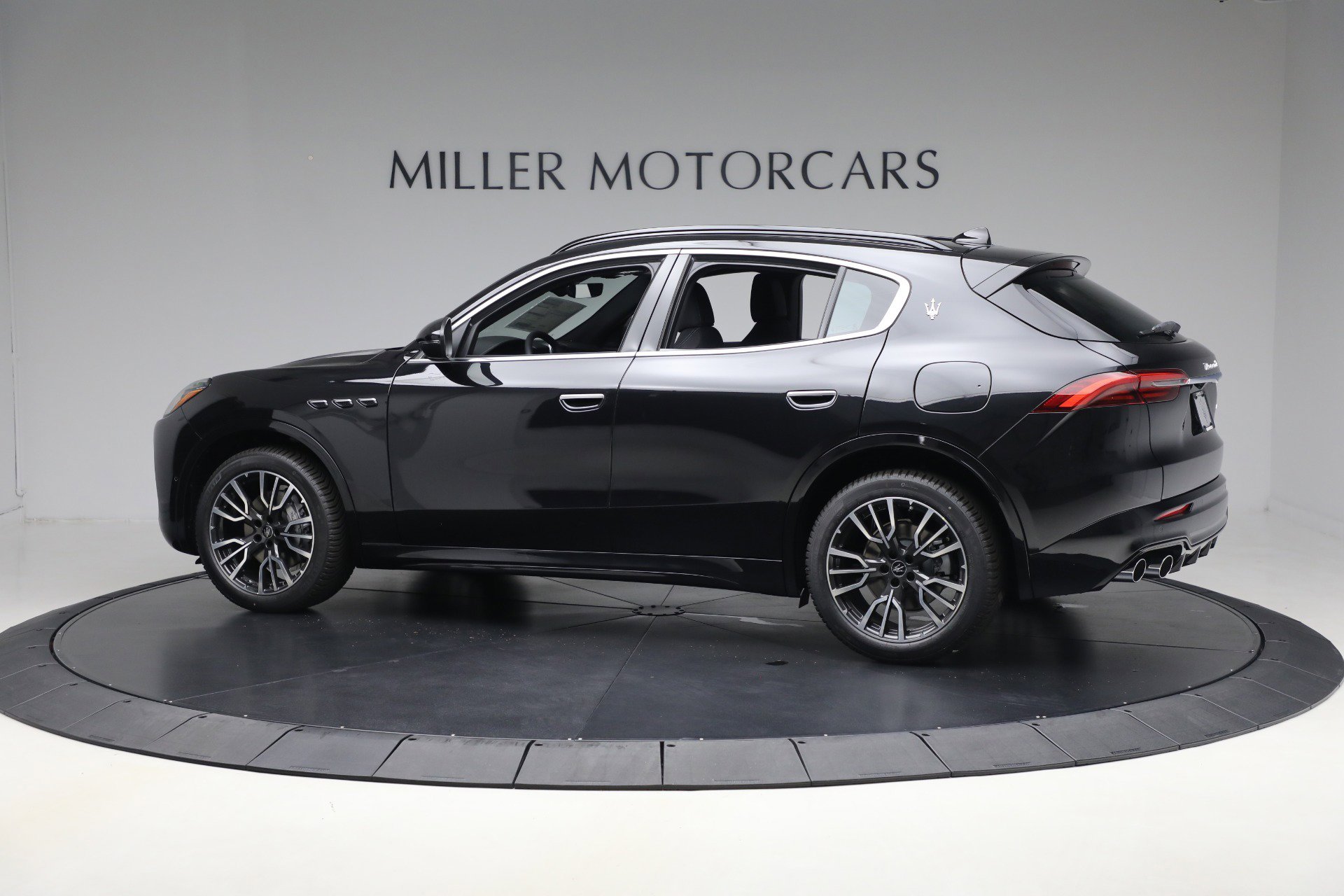 New 2025 Maserati Grecale GT image 4