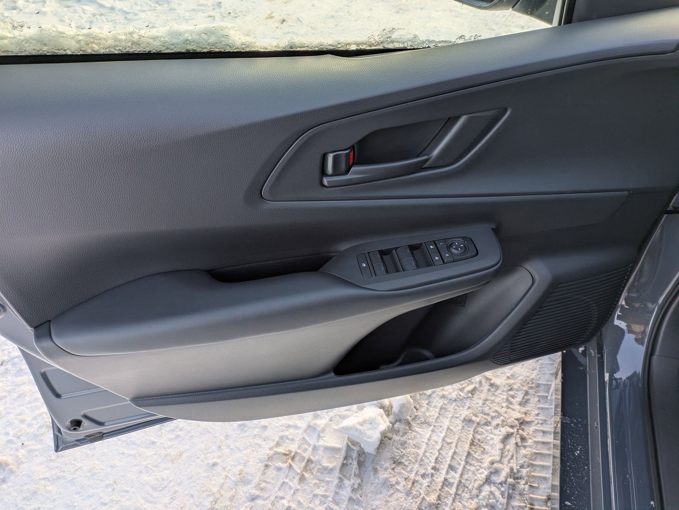 New 2026 Toyota Prius Plug-In Hybrid FWD image 6