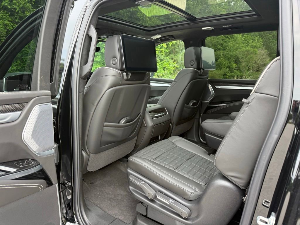 New 2026 Cadillac Escalade ESV V w/ LPO, ONYX Package AWD/4WD image 22
