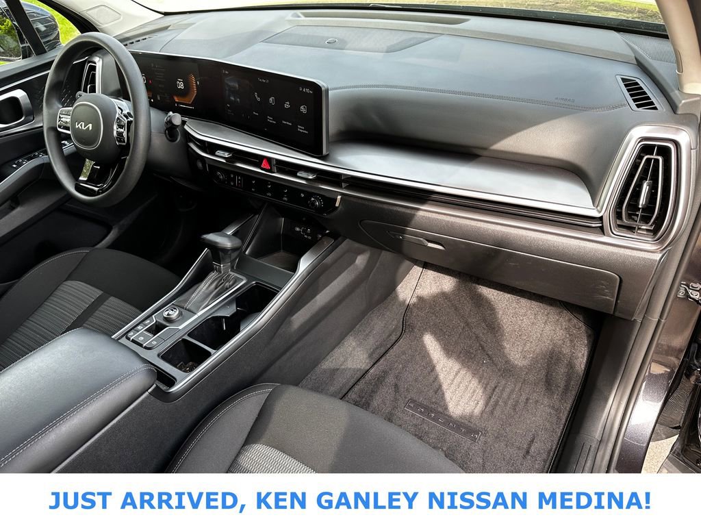 Used 2025 Kia Sorento LX FWD image 22