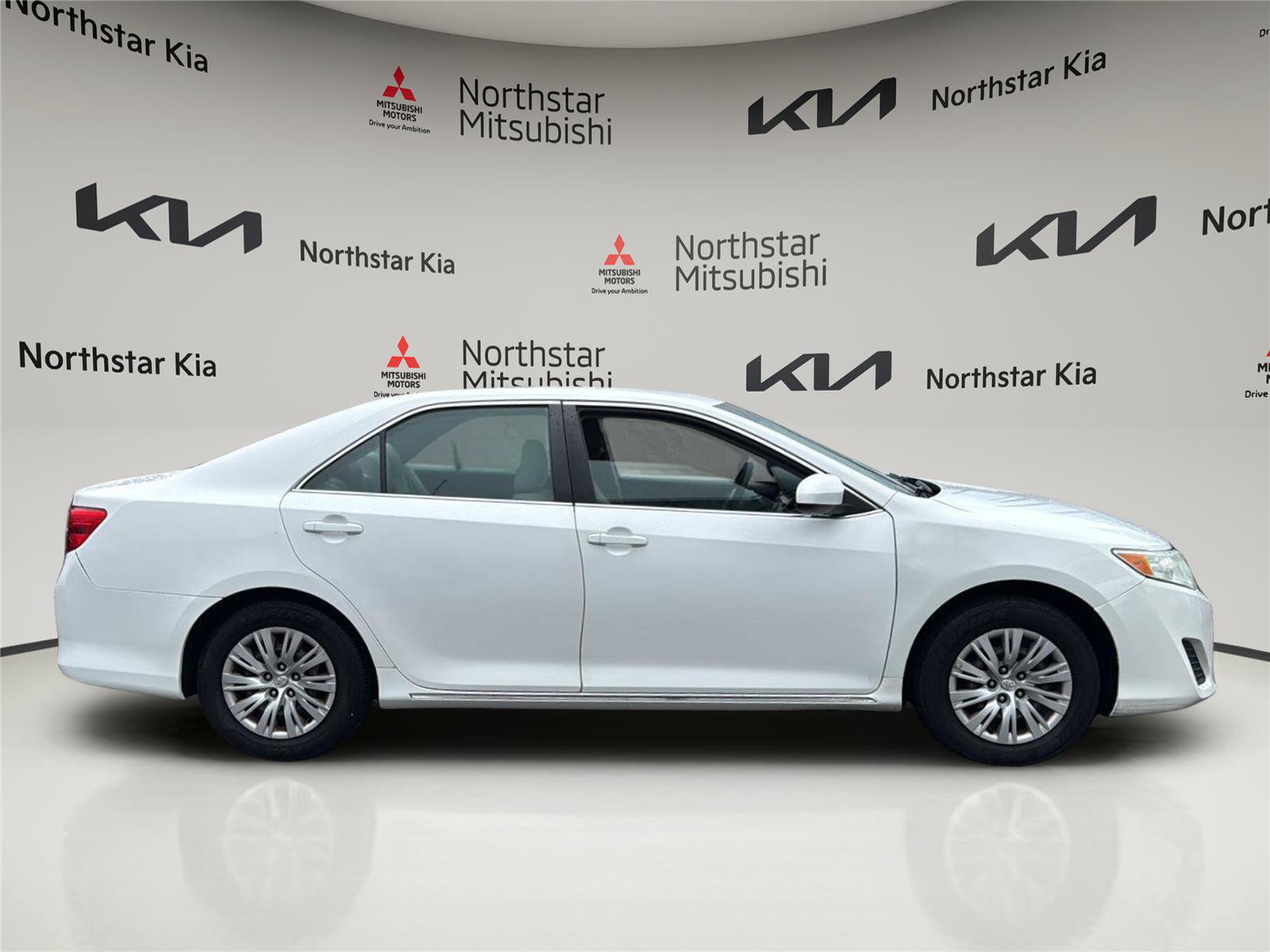 Used 2012 Toyota Camry LE FWD image 6
