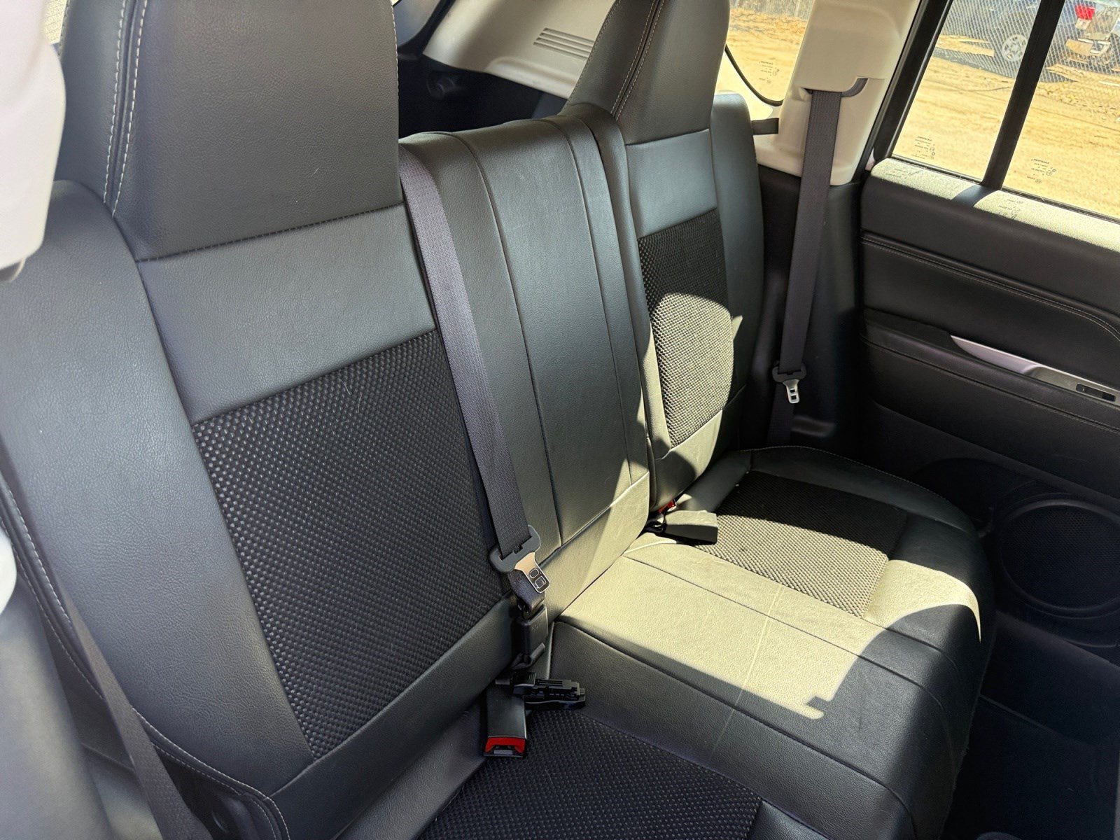 Used 2017 Jeep Compass Latitude FWD image 18