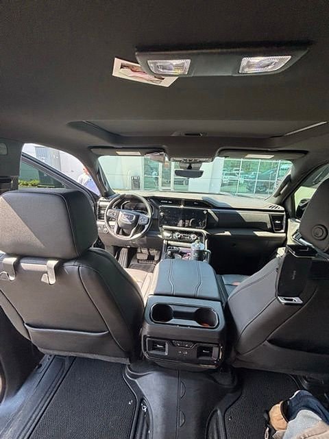 Used 2025 GMC Sierra 1500 AT4 w/ AT4 Premium Package AWD/4WD image 7