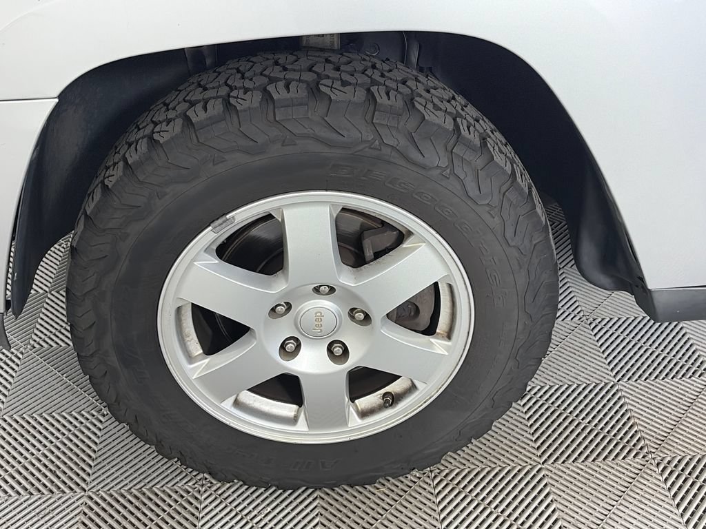 Used 2010 Jeep Grand Cherokee Laredo AWD/4WD image 8
