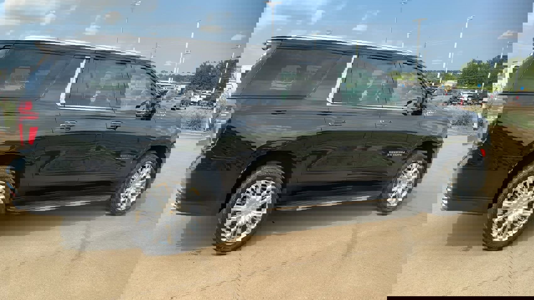 Used 2021 Chevrolet Suburban High Country image 9