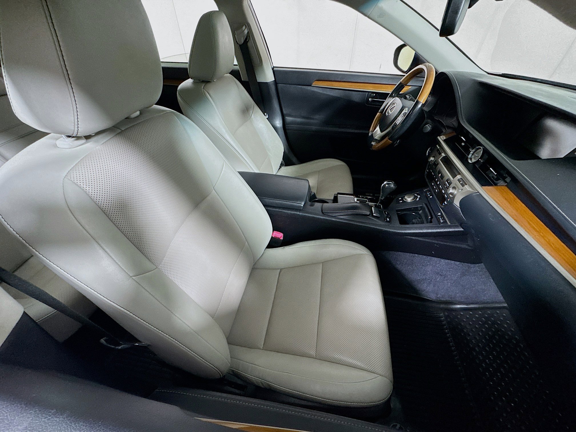 Used 2014 Lexus ES 300h w/ Premium Package w/Bamboo Trim FWD image 26