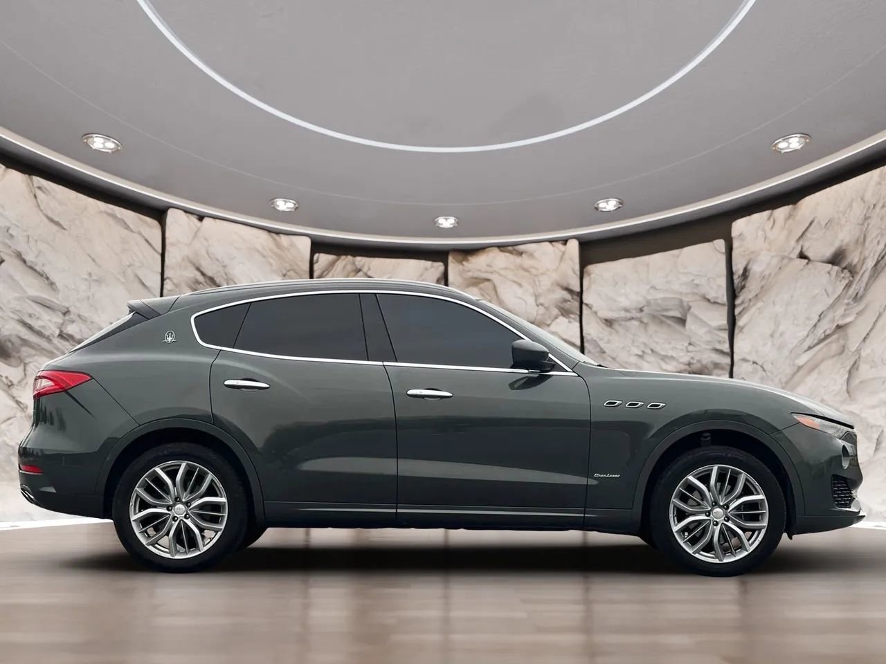Used 2018 Maserati Levante GranLusso image 4