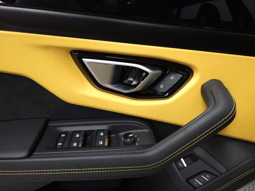 Used 2024 Lamborghini Urus S AWD/4WD image 6