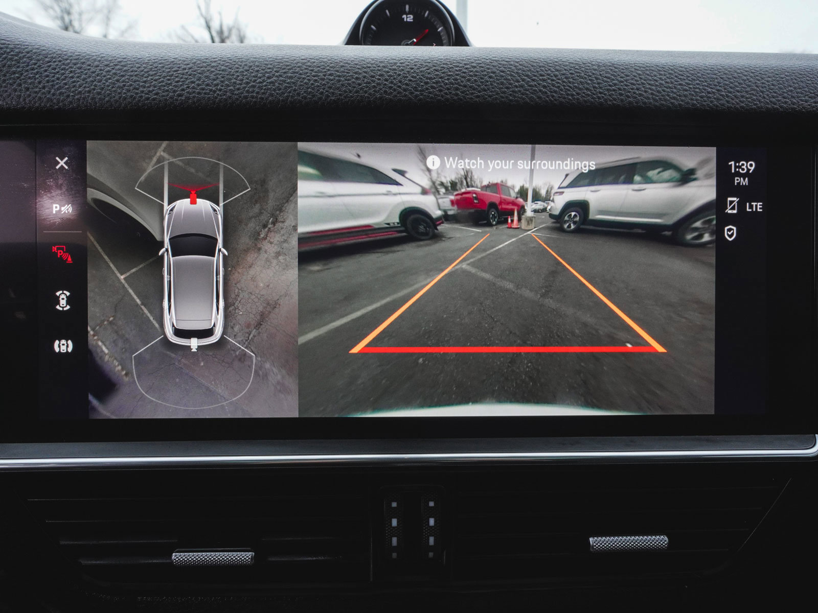 Used 2023 Porsche Cayenne w/ Premium Package image 20