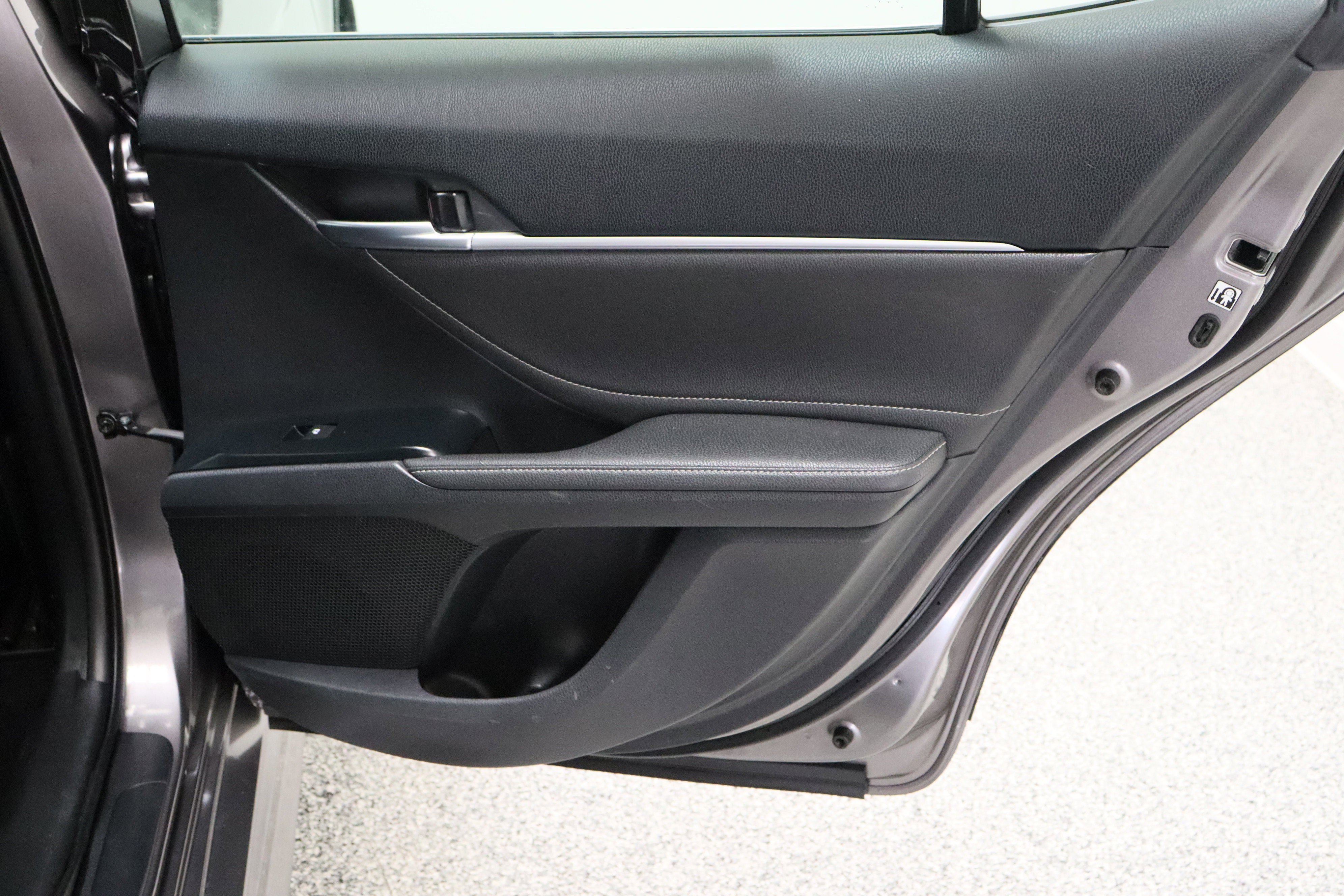 Used 2018 Toyota Camry XSE image 35