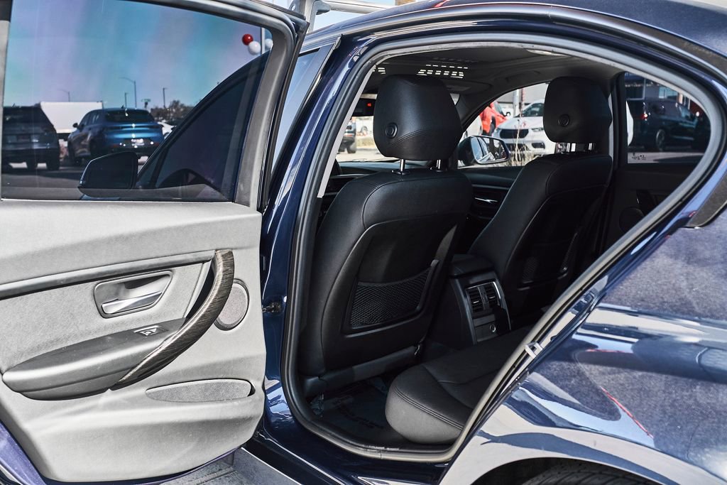 Used 2018 BMW 320i Sedan image 15