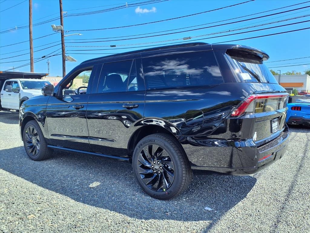 New 2025 Lincoln Navigator Reserve w/ Jet Appearance Package image 3