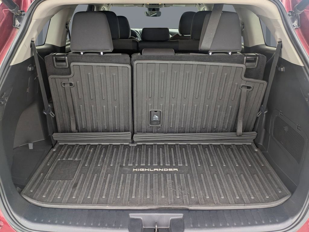 Used 2023 Toyota Highlander LE image 12
