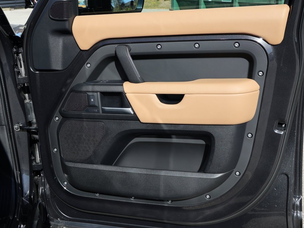 New 2026 Land Rover Defender 130 V8 image 12
