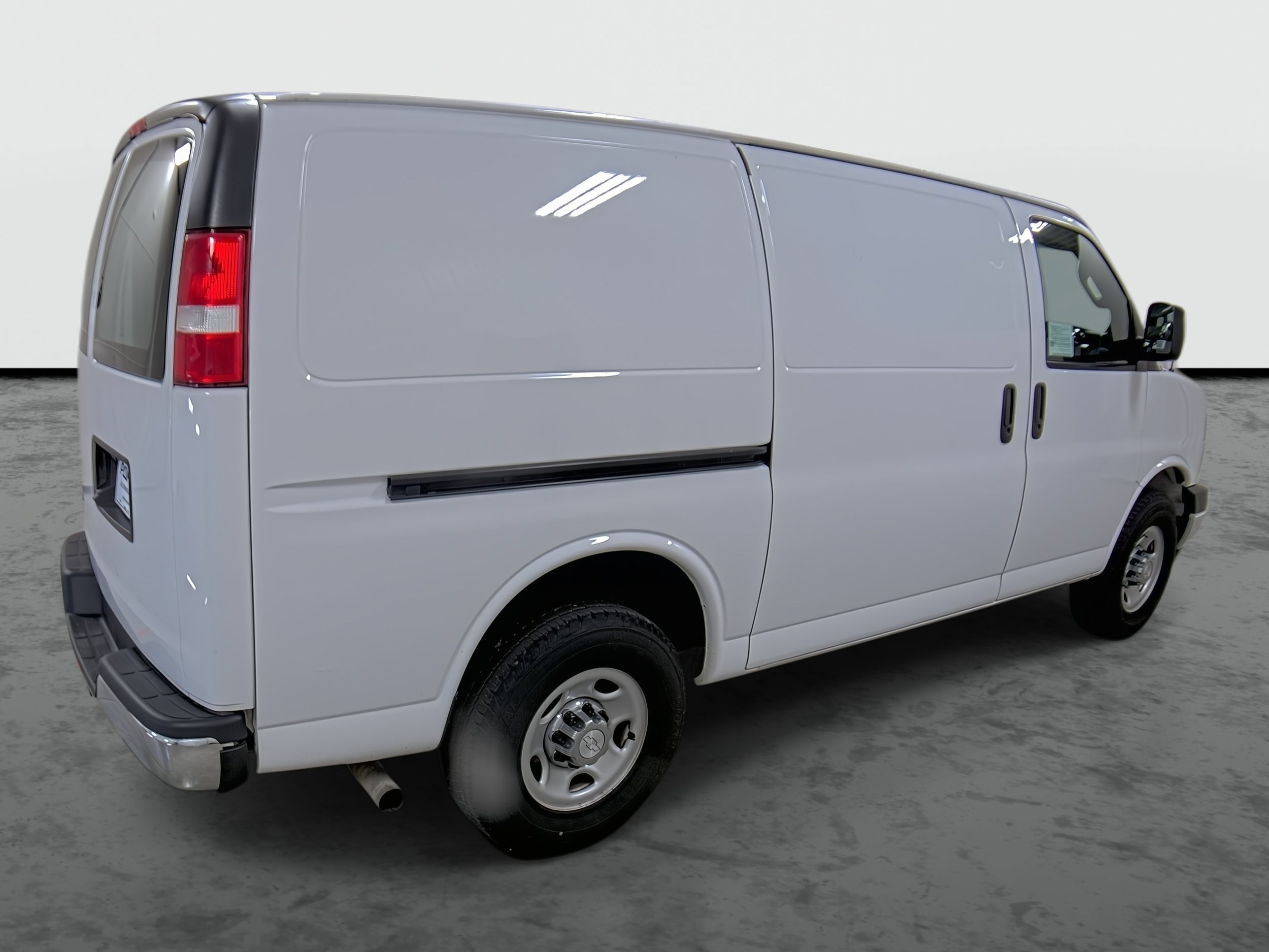 Used 2020 Chevrolet Express 2500 w/ Driver Convenience Package RWD image 4