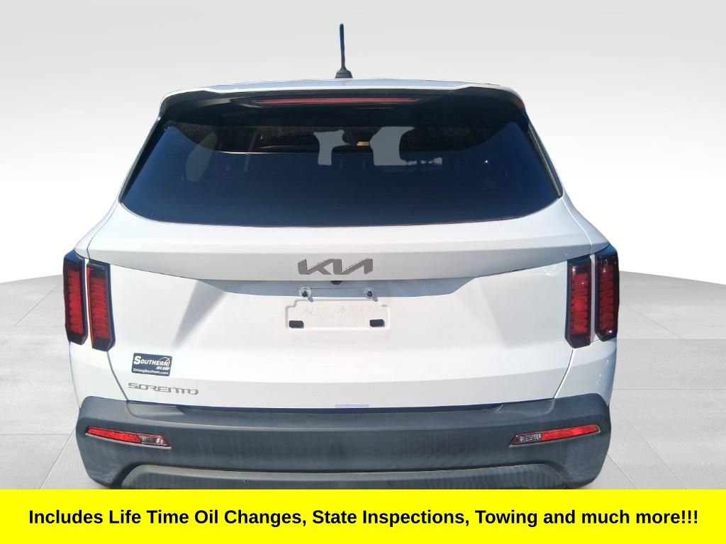 Certified 2023 Kia Sorento LX FWD image 3