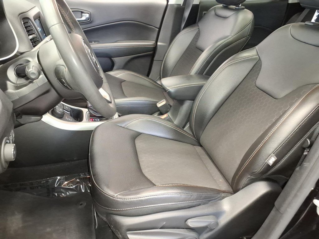 Used 2021 Jeep Compass Latitude w/ Sun and Sound Group AWD/4WD image 9