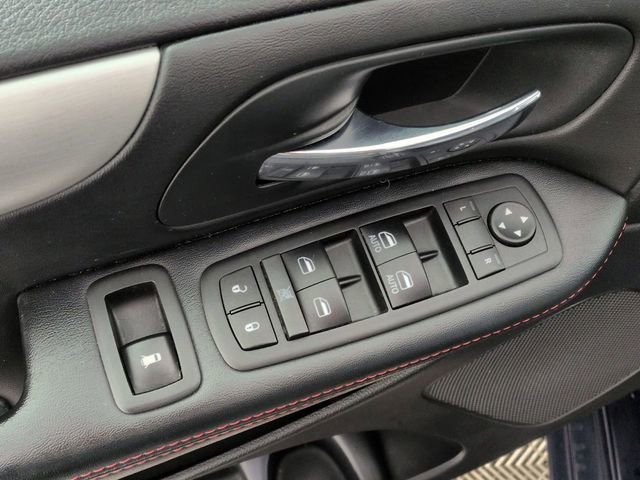 Used 2014 Dodge Grand Caravan R/T image 15