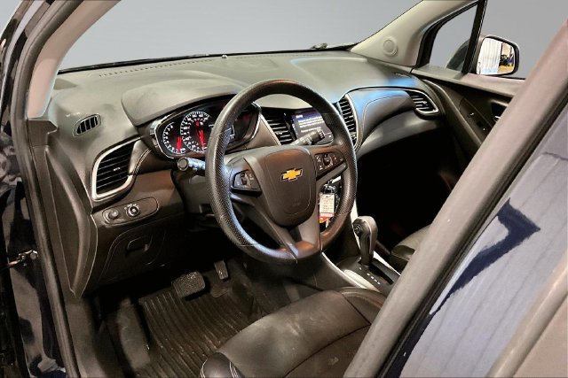 Used 2021 Chevrolet Trax LT FWD image 17