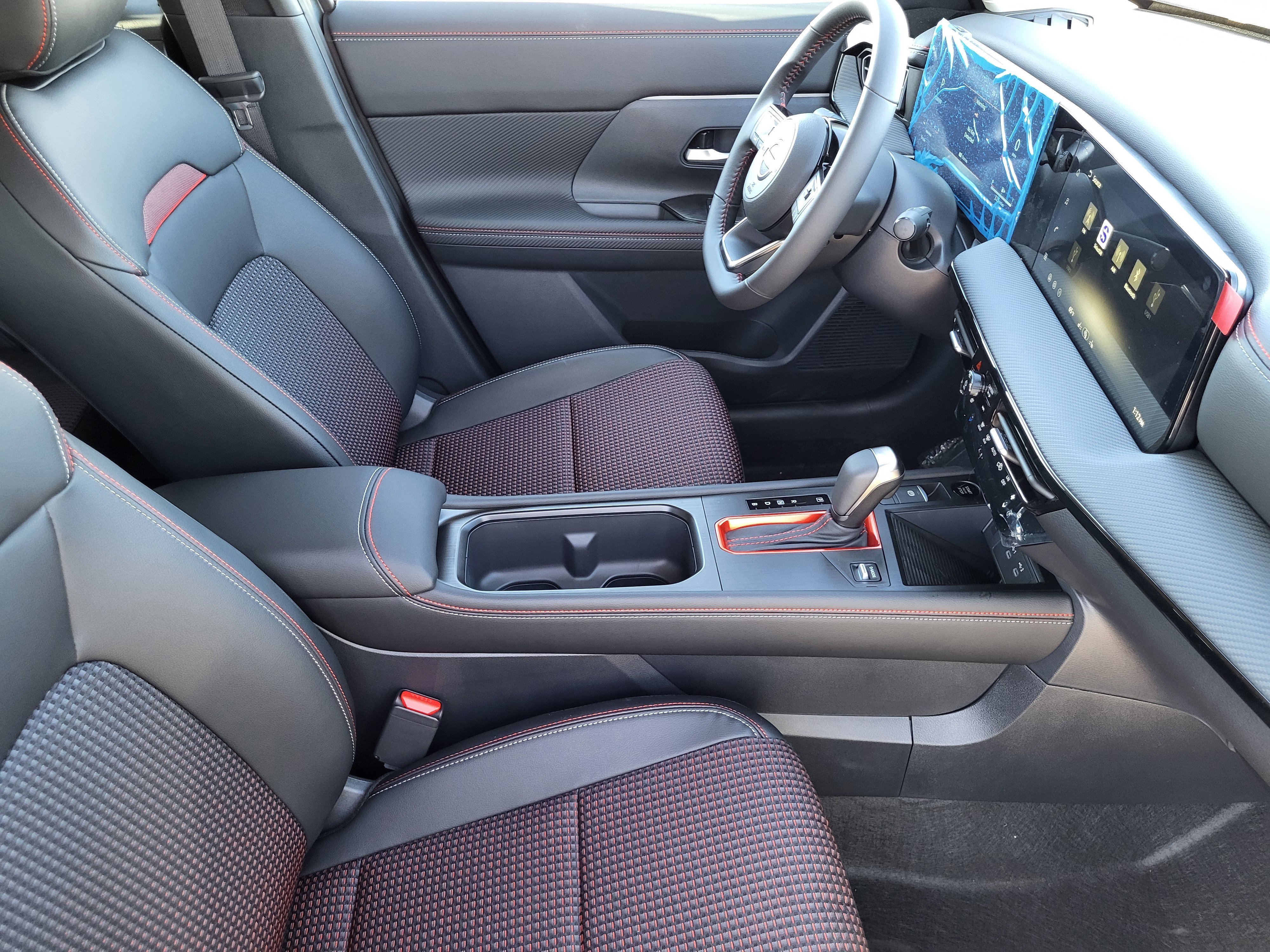 New 2026 Nissan Kicks SR w/ Cold Weather Package image 6