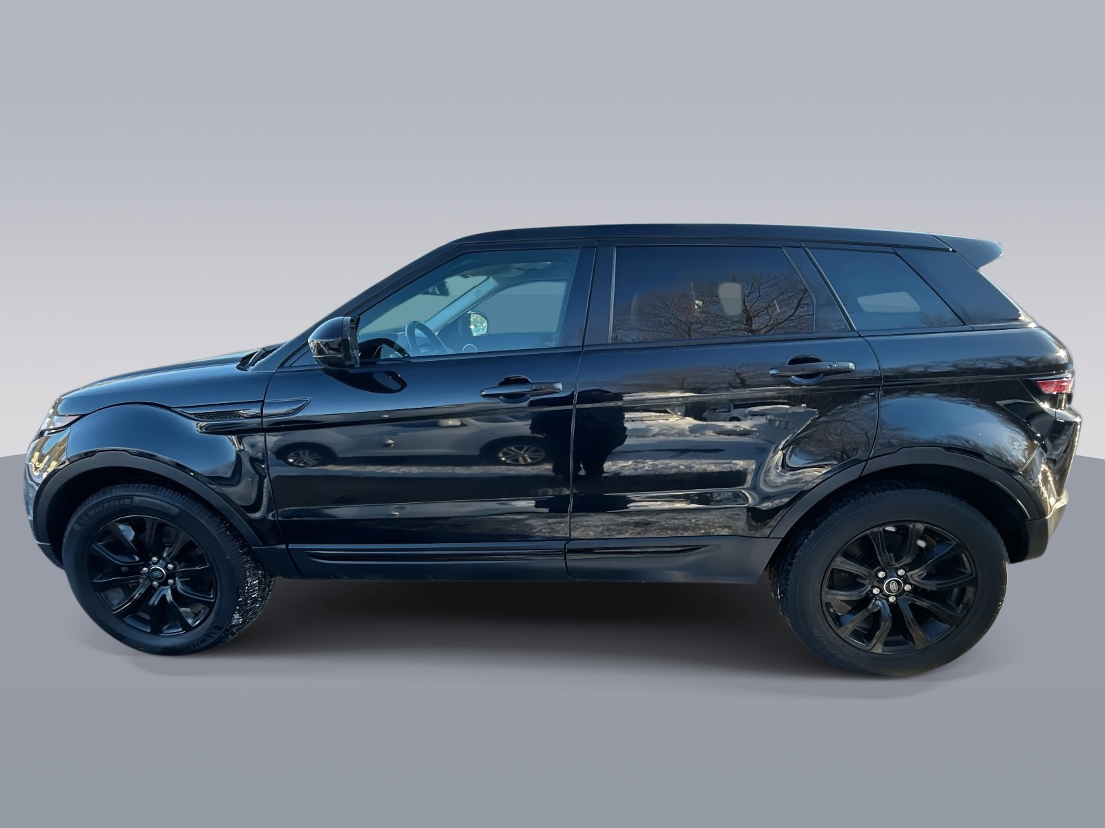 Used 2019 Land Rover Range Rover Evoque SE Premium image 6