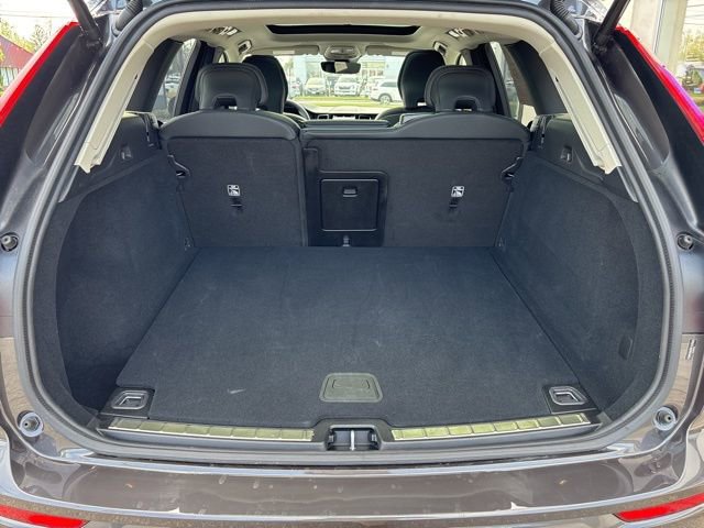 Used 2025 Volvo XC60 B5 Plus AWD/4WD image 12
