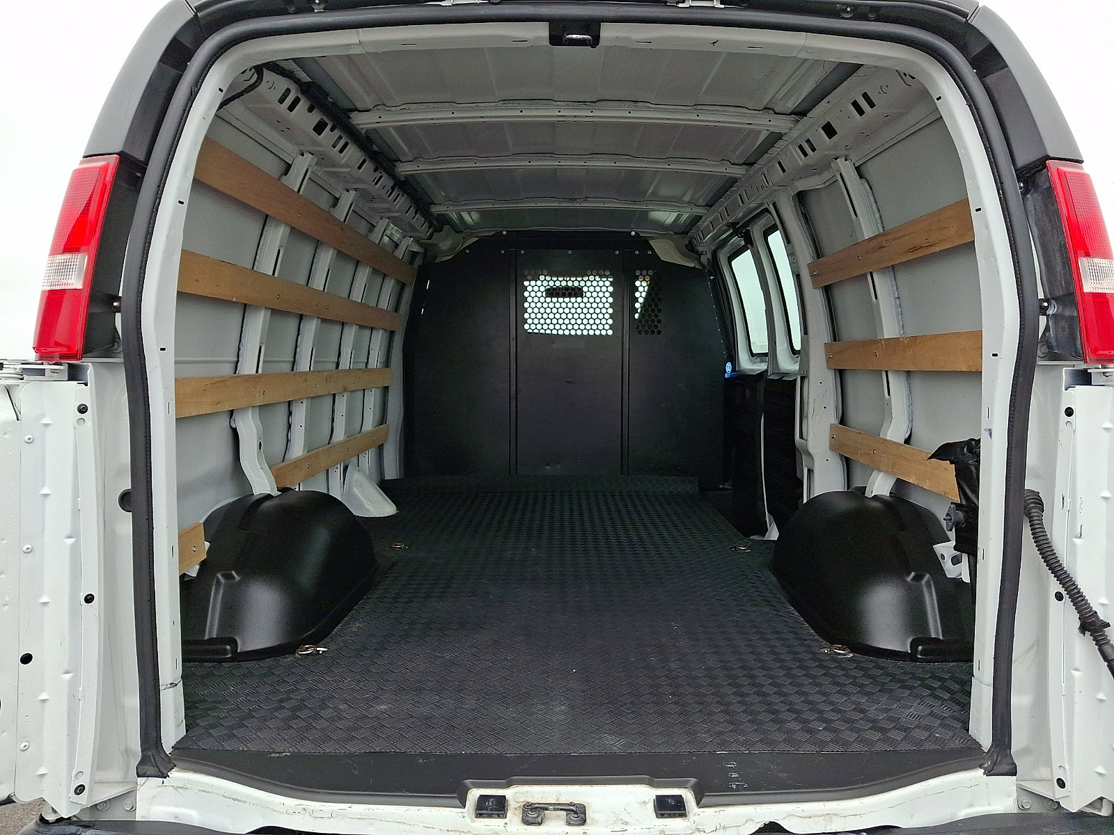 Certified 2024 GMC Savana 2500 w/ Driver Convenience Package image 28