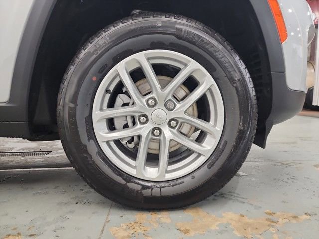 New 2025 Jeep Grand Cherokee Laredo X w/ Luxury Tech Group I image 40