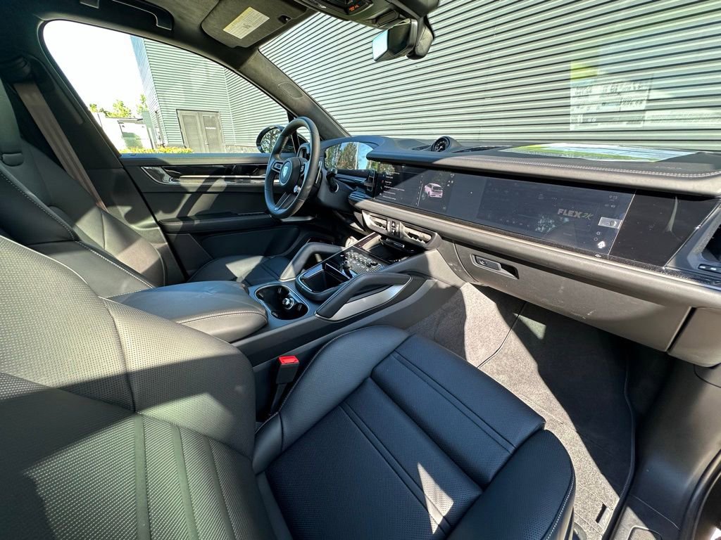 Used 2025 Porsche Cayenne Turbo image 38