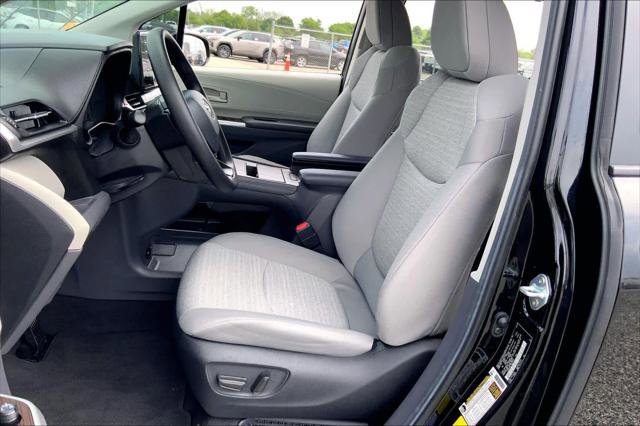 Certified 2024 Toyota Sienna LE FWD image 8
