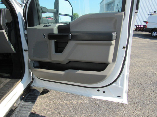 Used 2019 Ford F550 4x4 Regular Cab Super Duty image 12