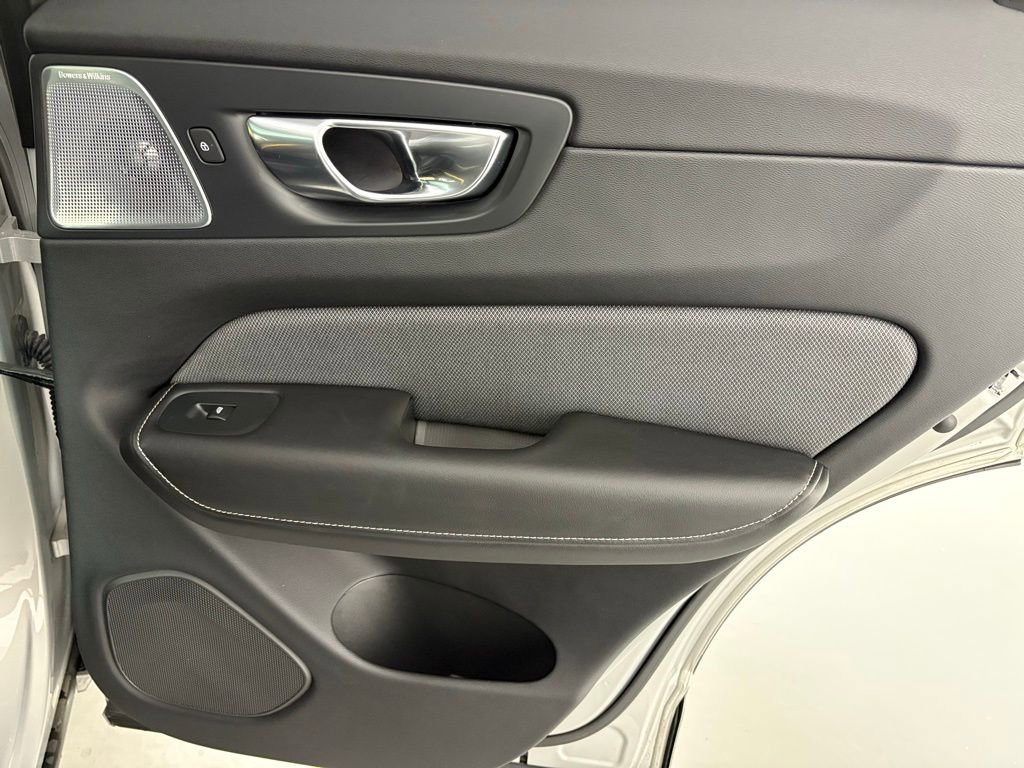 Used 2025 Volvo XC60 T8 Polestar image 38