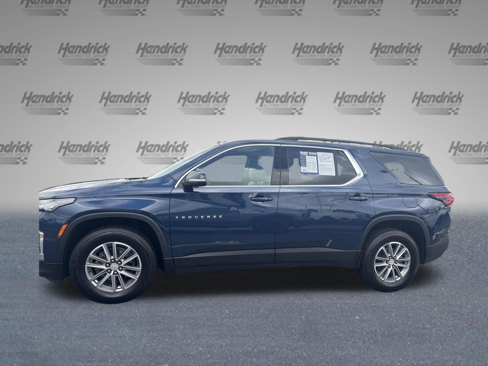 Used 2023 Chevrolet Traverse LT FWD image 7