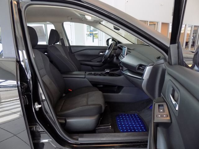 Used 2025 Nissan Rogue SV image 25