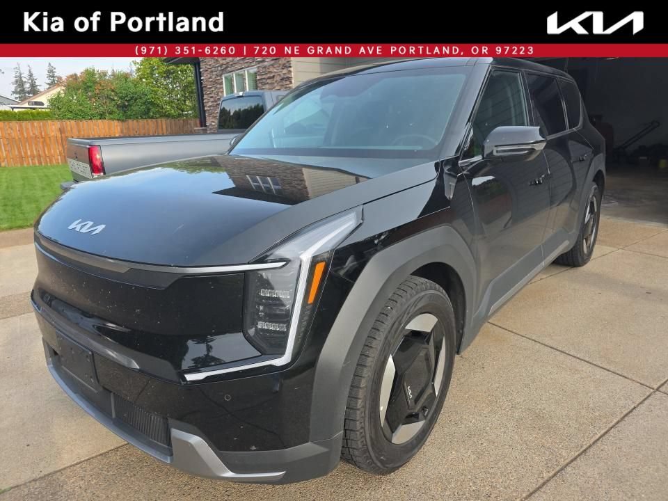 Certified 2024 Kia EV9 Light Long Range RWD image 1