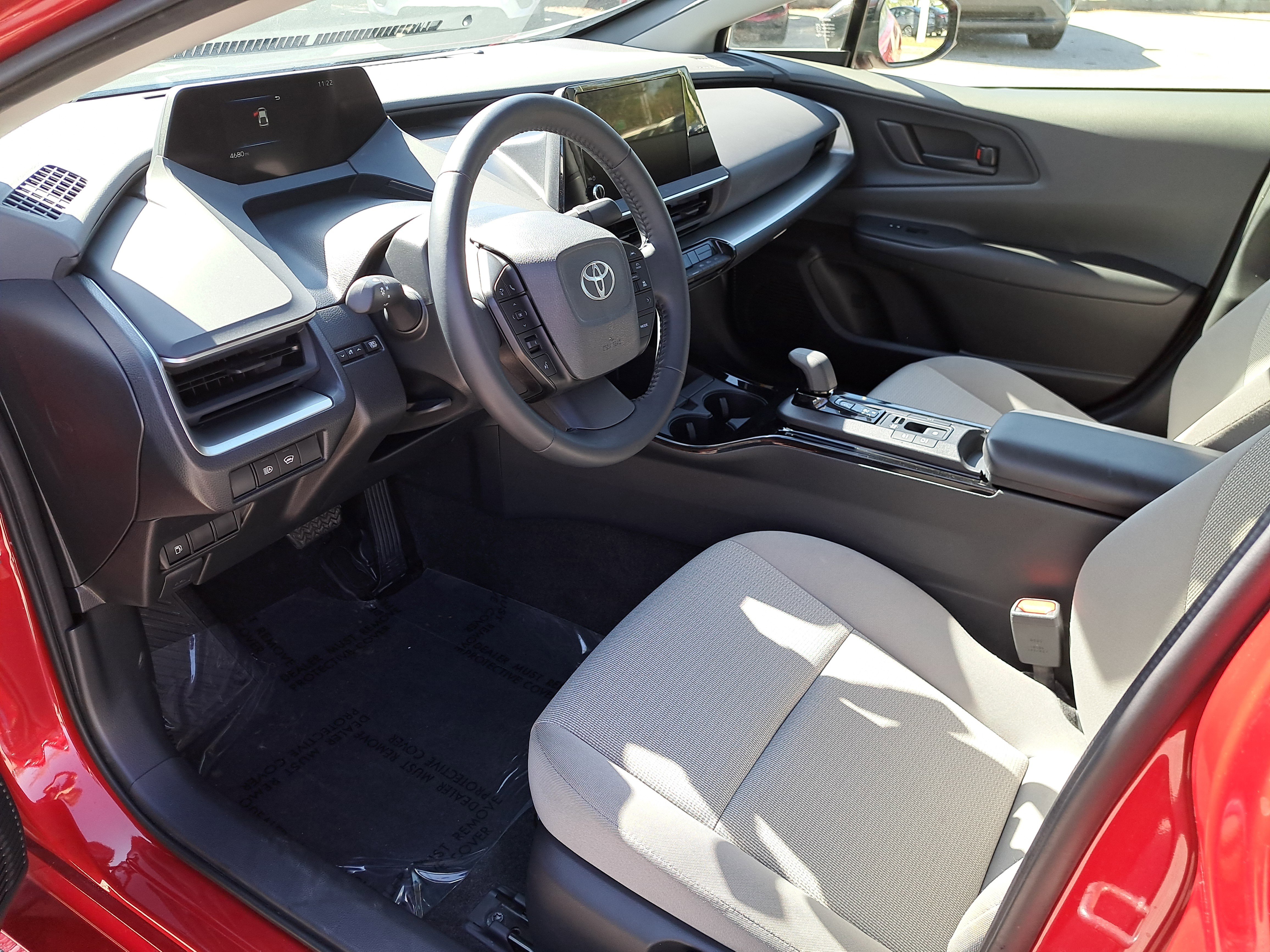 Used 2025 Toyota Prius LE FWD image 14