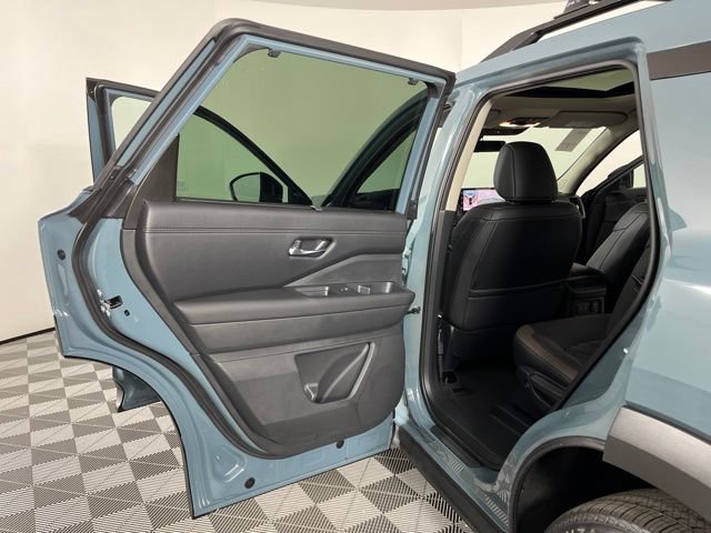 New 2026 Nissan Pathfinder Platinum FWD image 42