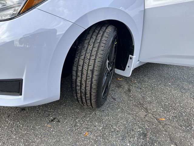 New 2025 Nissan Versa SR w/ Trunk Package FWD image 30